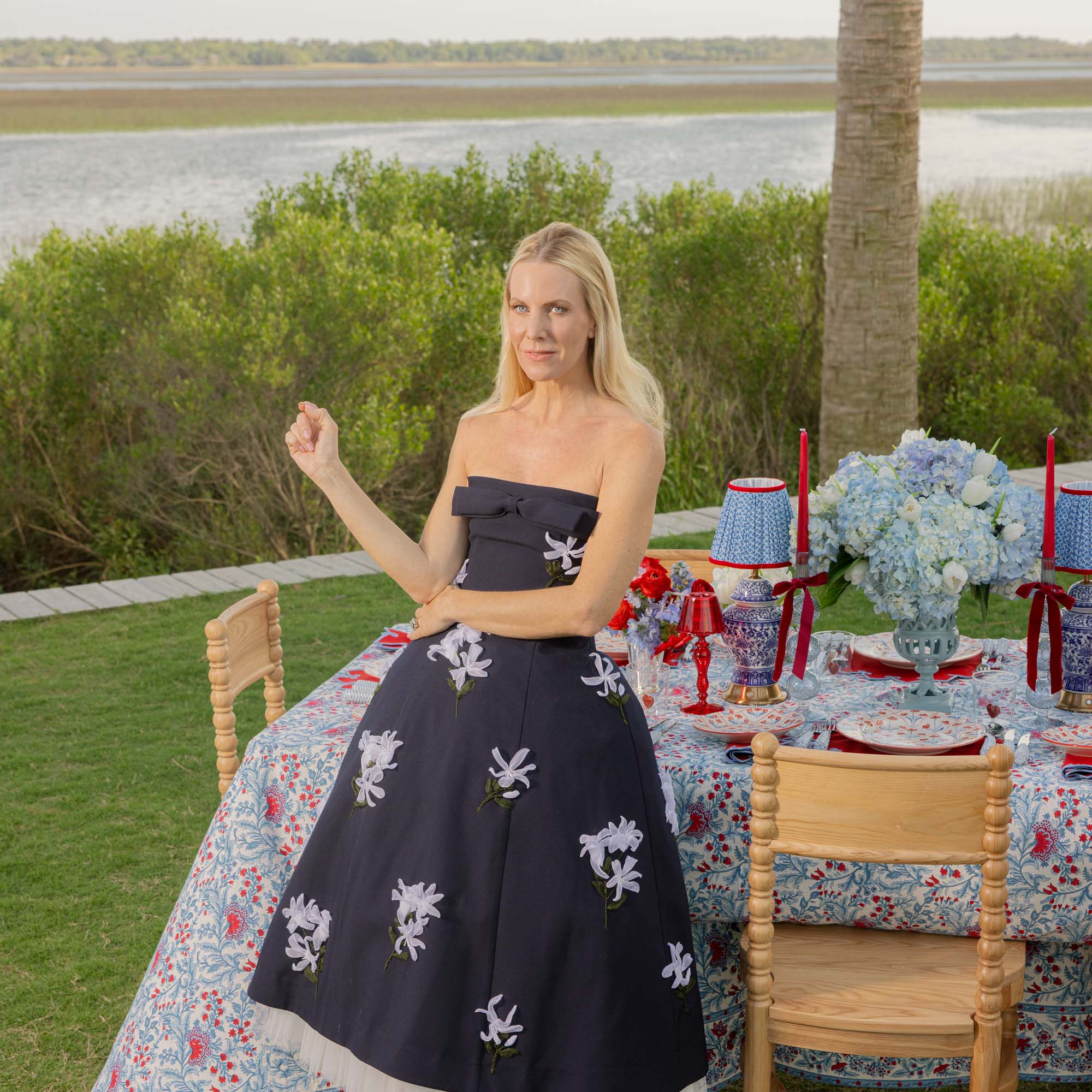 Blue & Red Floral Trellis Dinner Plate