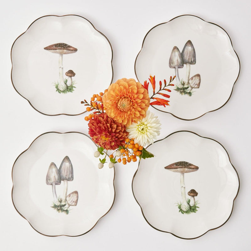 Make a statement with the scalloped edges and contemporary grey tone of the Scalloped Mushroom Starter Plate (Set of 17).