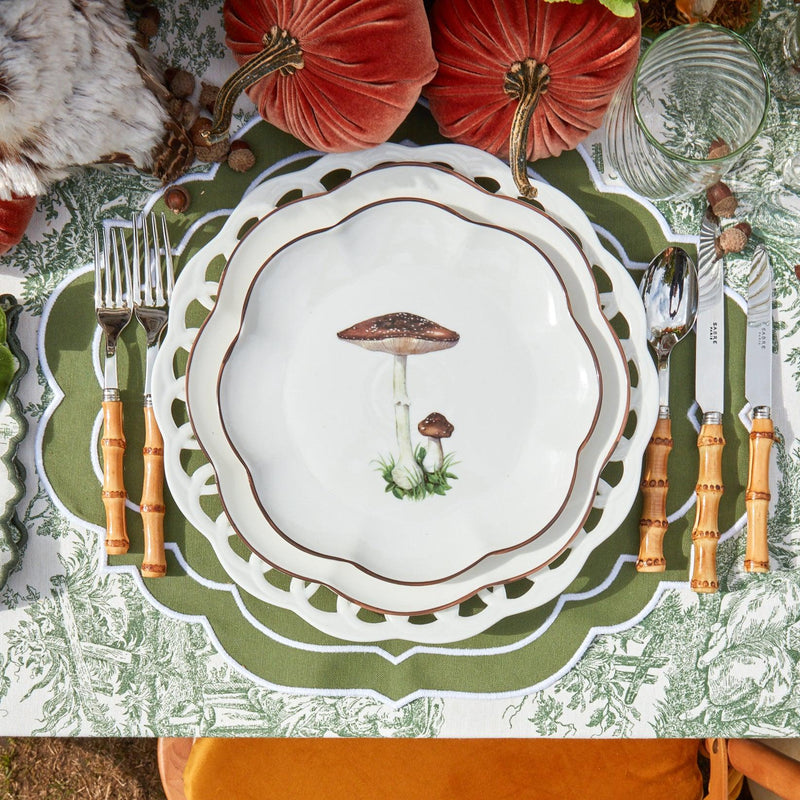 Set the stage for a memorable dining experience with the Scalloped Mushroom Starter Plates, a set of 28 that balances elegance and practicality.