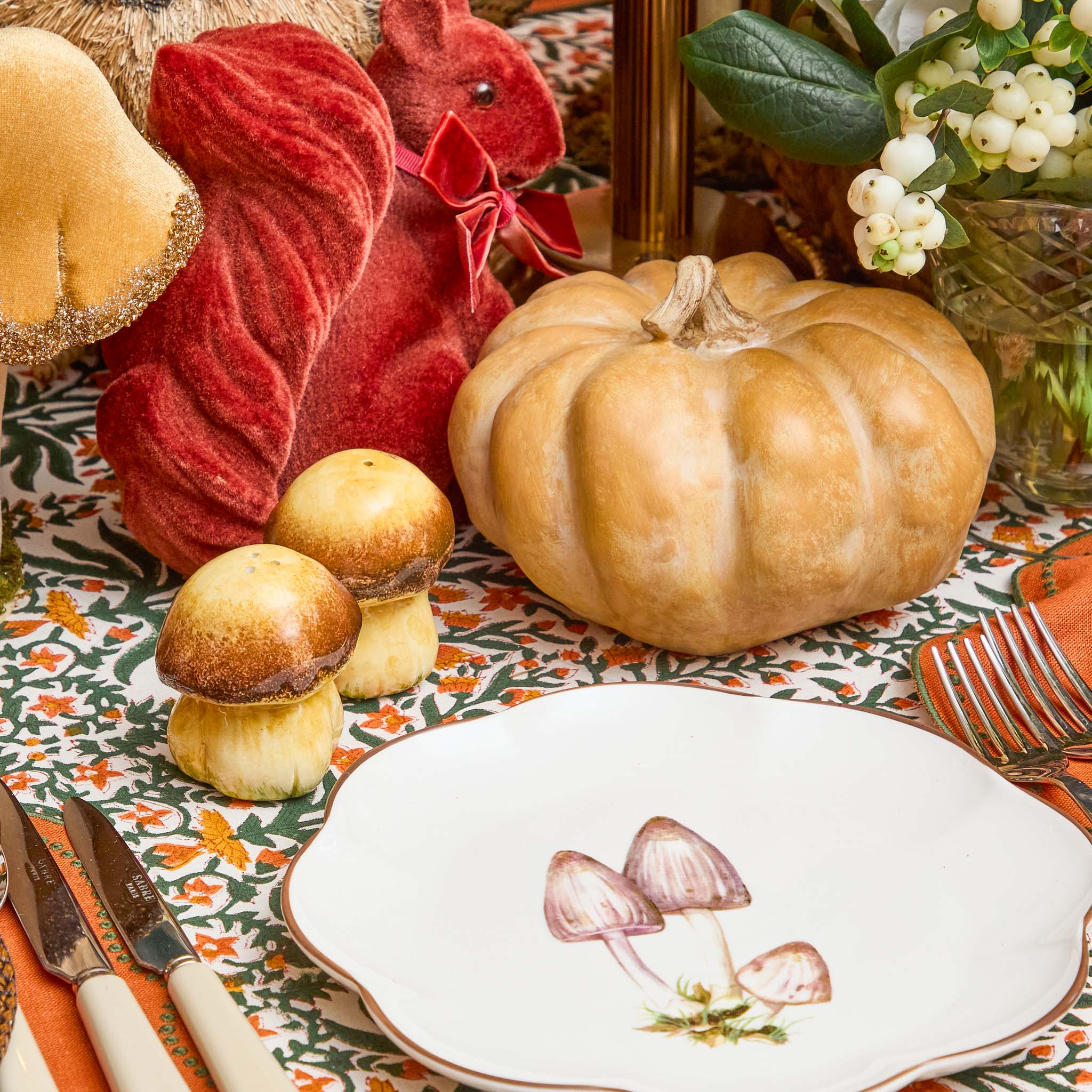 Scalloped Mushroom Starter Plate (Grey)