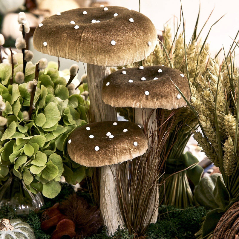 Set a verdant tone with the Tall Green Velvet Mushroom Set, a trio of striking elegance.