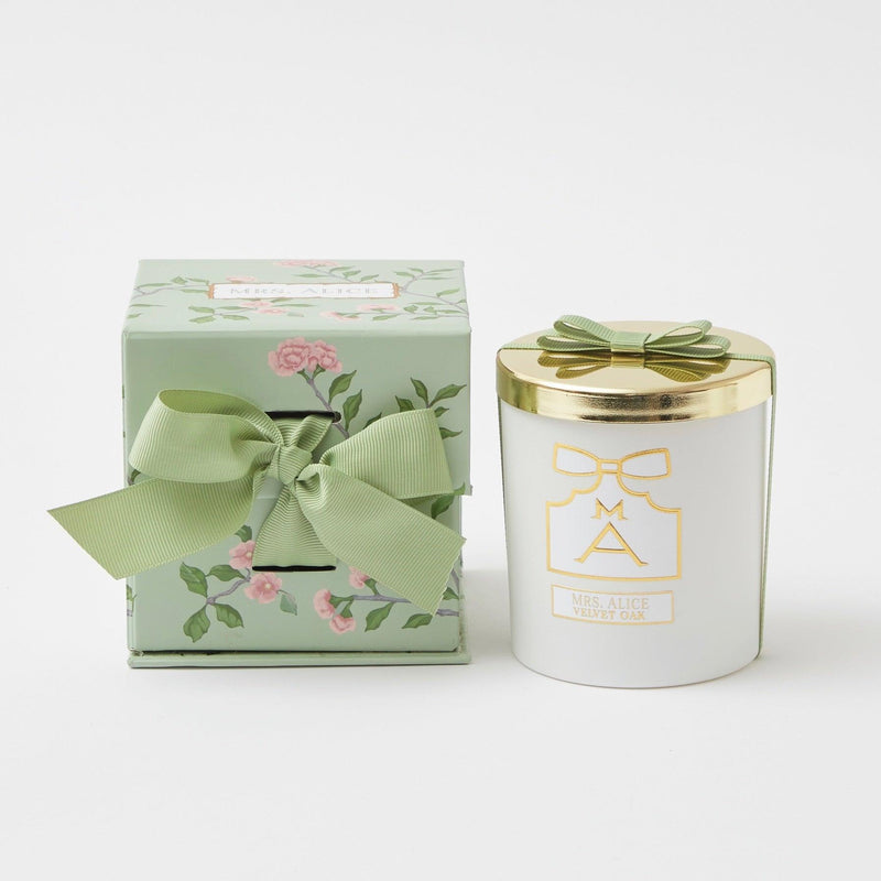 Drift into serenity with the Bonne Nuit Blue Giftscape, complete with an Alice Blue Sleeveless Nightdress, a Velvet Oak Scented Candle, and ten Monogrammable Blue Chintz Pochettes.