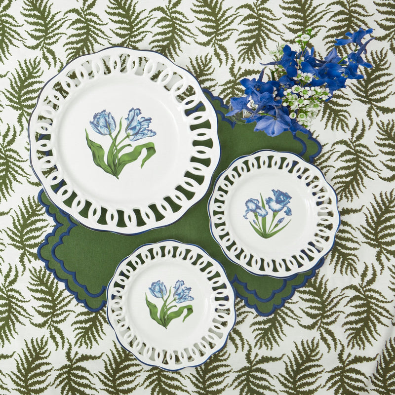 Adorn your dining table with the White Lace Botanical Dinner Plates Set of 4, an exquisite collection that transforms your meals into elegant culinary experiences with a touch of botanical wonder.