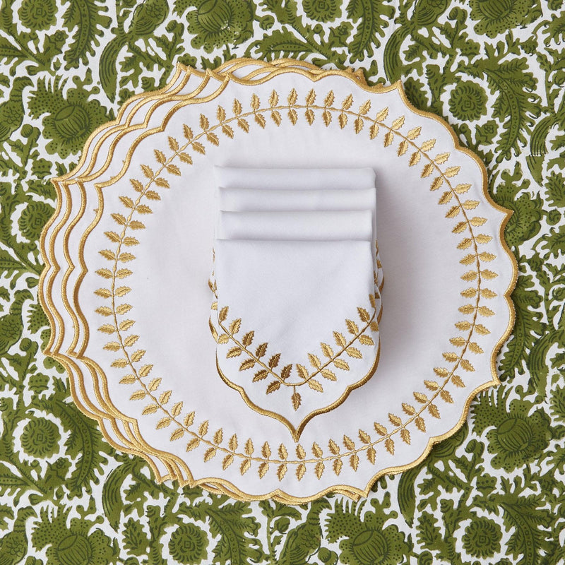 Make each meal a celebration of timeless beauty with the White & Gold Laurel Napkins, a perfect set to create a sophisticated and inviting dining atmosphere.