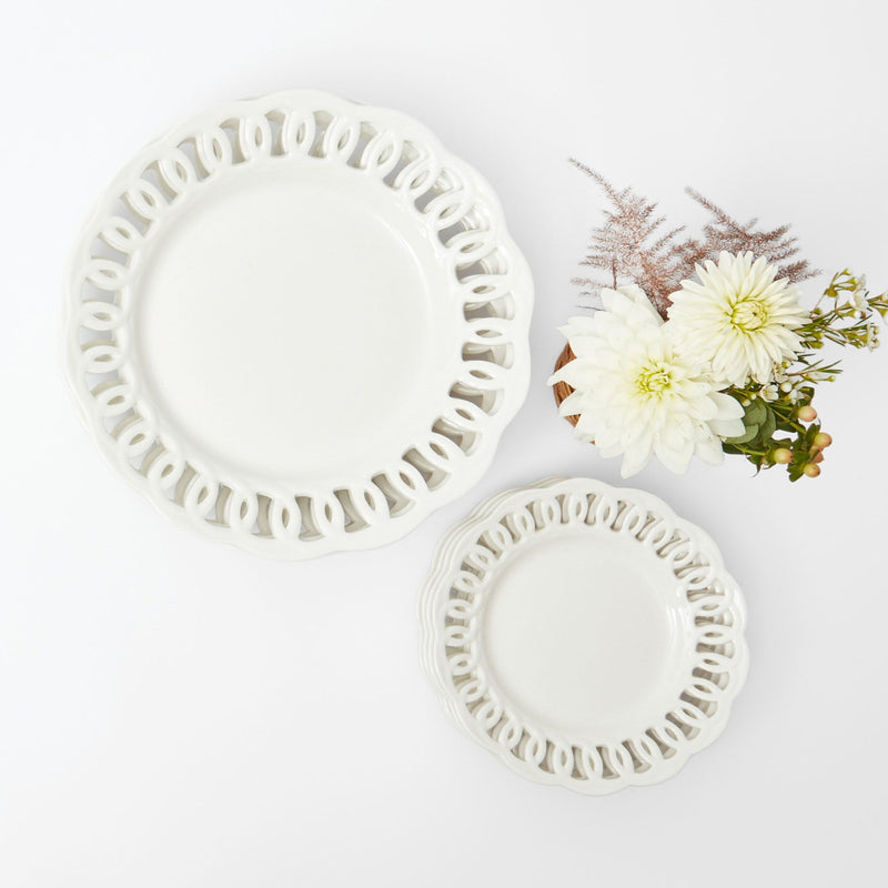 Elevate your dining experiences with our White Lace Starter Plate - a tribute to the classic art of lacework.