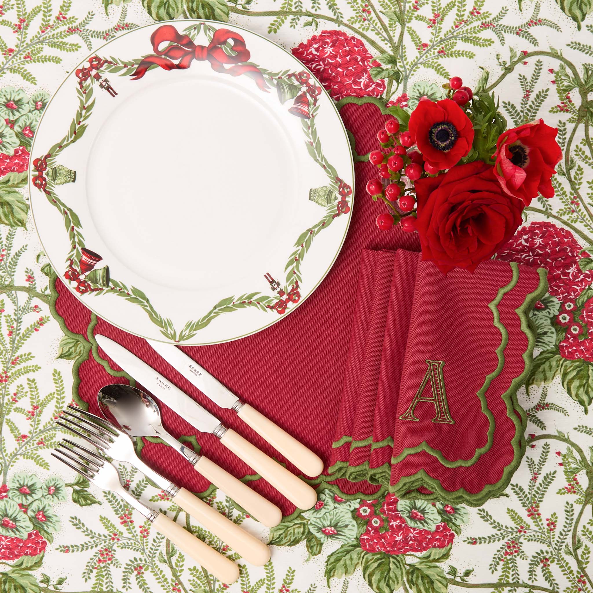Christmas Garland Dinner & Starter Plates (Set of 8)