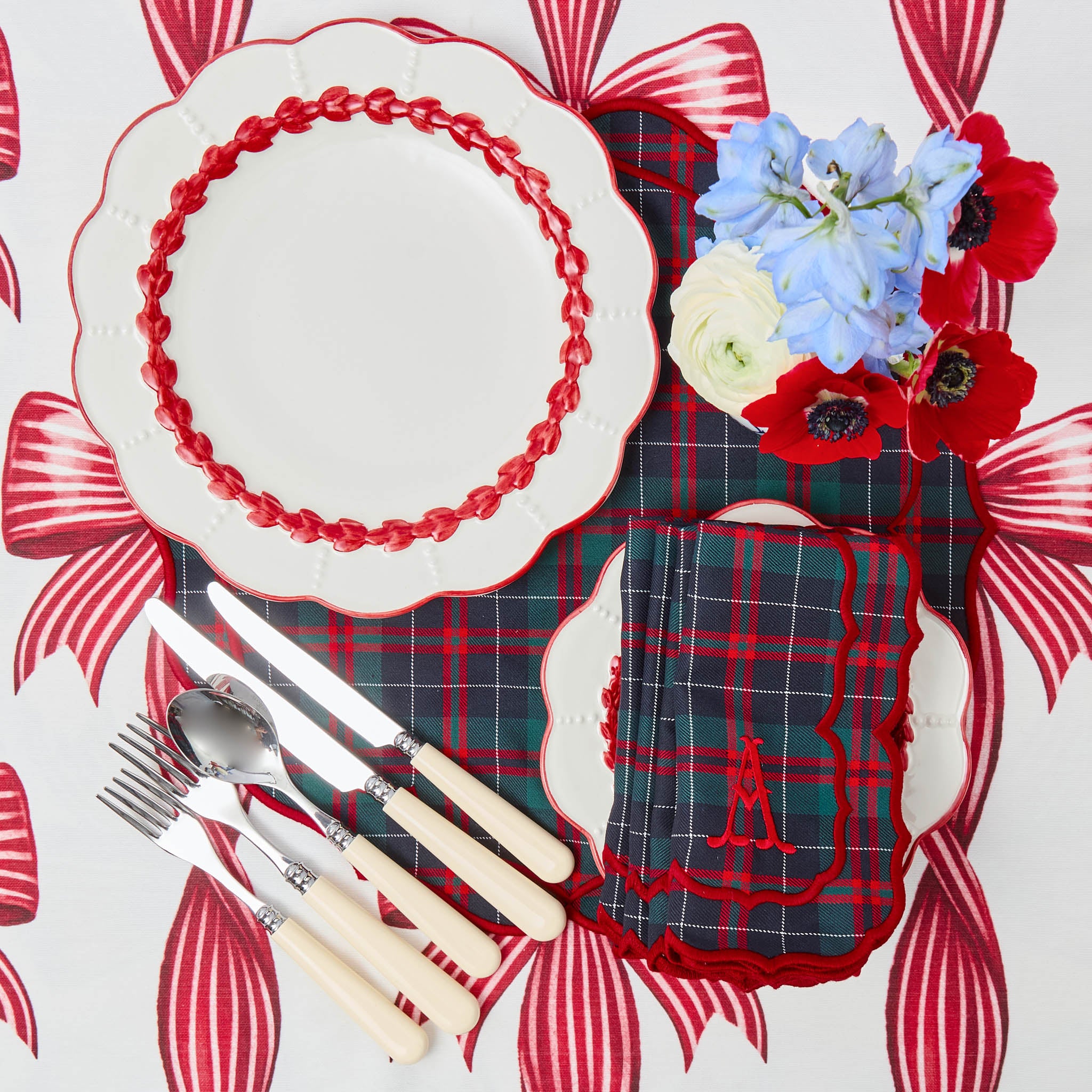 Red Laurel Dinner Plates (Set of 4)