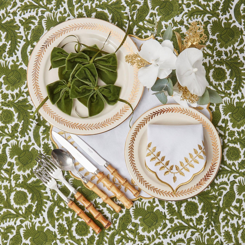 Illuminate your dining setting with the refined and elegant White & Gold Laurel Placemats & Napkins, designed to bring a touch of luxury and timeless charm to your dining table.